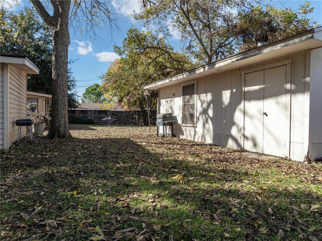 200 East Brenda Avenue Waco, TX 76705 - Photo 21 of 23 a view of a backyard of the house