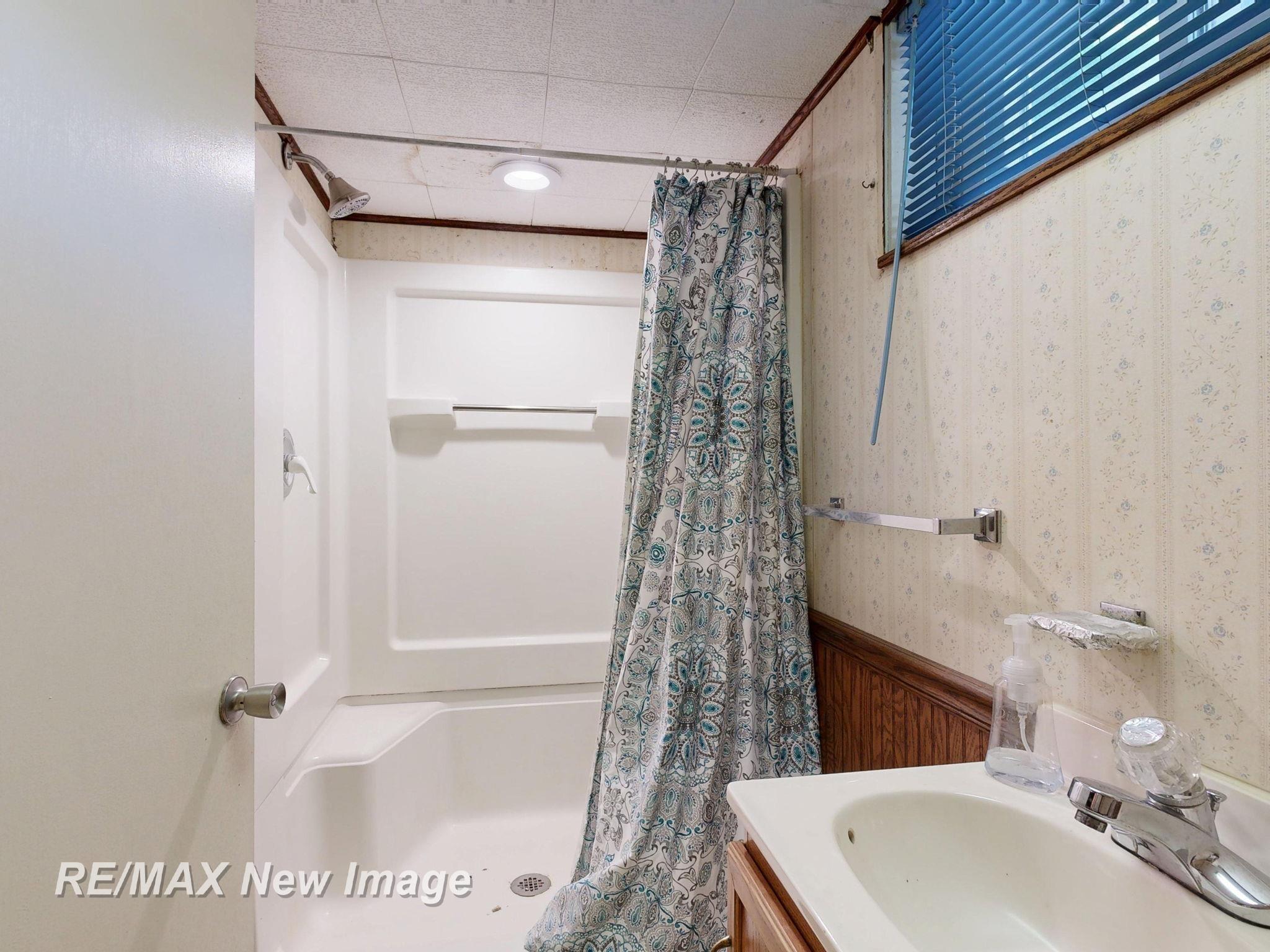1439 Midland Road Saginaw, MI 48638 - Photo 22 of 45 50189211-1321ea46-b702-4ec6-bede-1066f67ae051.JPG