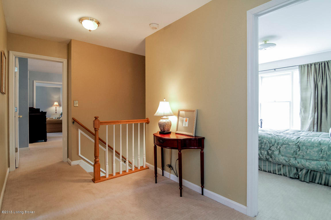 19 Anchorage Pointe Anchorage, KY 40223 - Photo 13 of 33 0048