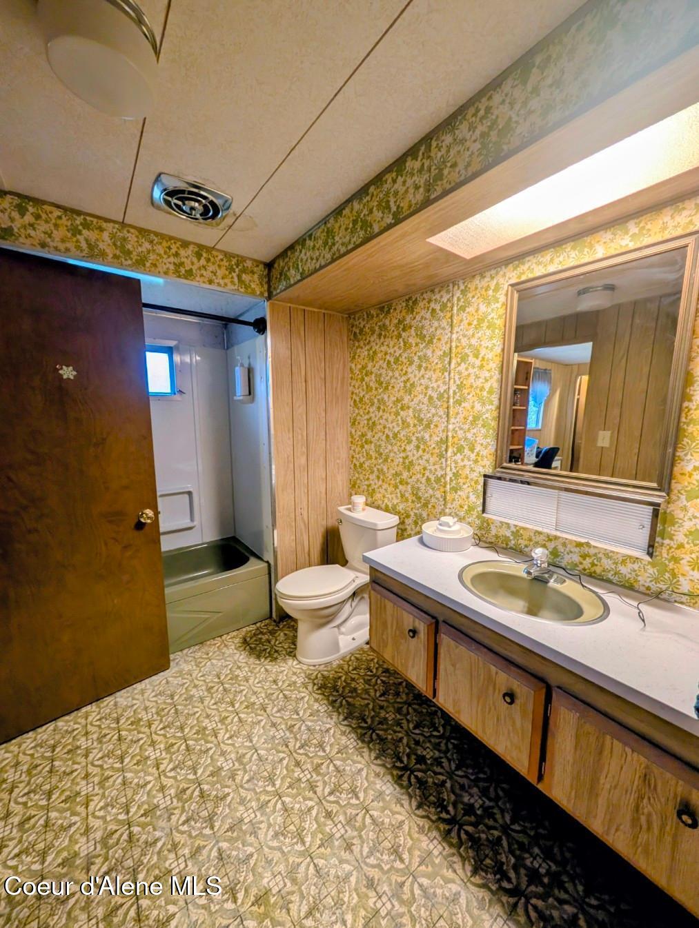 968 Roosevelt Road Bonners Ferry, ID 83805 - Photo 13 of 34 Good sized bathrooms