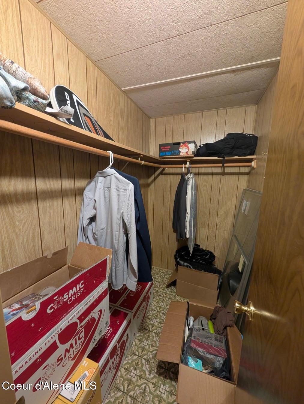 968 Roosevelt Road Bonners Ferry, ID 83805 - Photo 18 of 34 Walk in closets