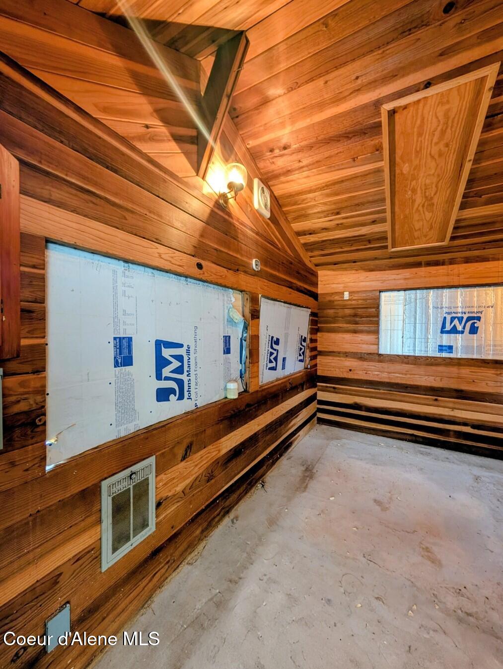 968 Roosevelt Road Bonners Ferry, ID 83805 - Photo 21 of 34 Inside studio 1