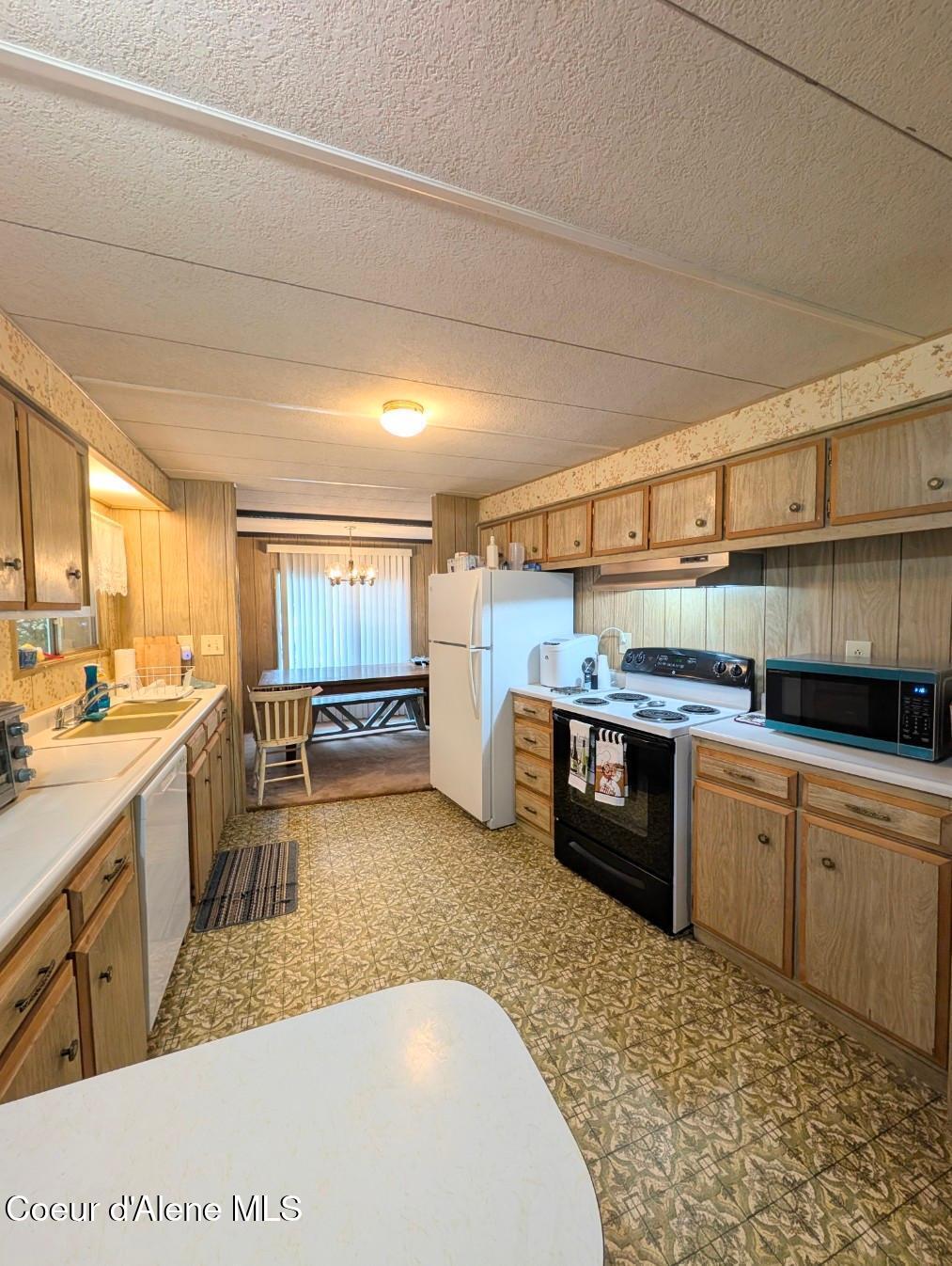 968 Roosevelt Road Bonners Ferry, ID 83805 - Photo 7 of 34 Room for guests