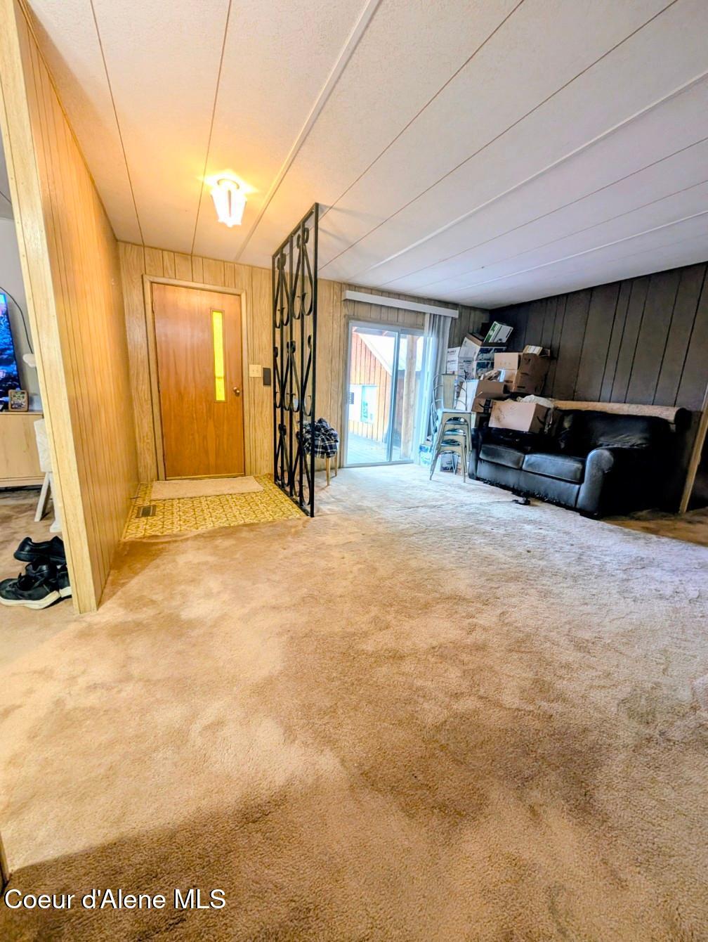 968 Roosevelt Road Bonners Ferry, ID 83805 - Photo 10 of 34 1 of 2 Family rooms