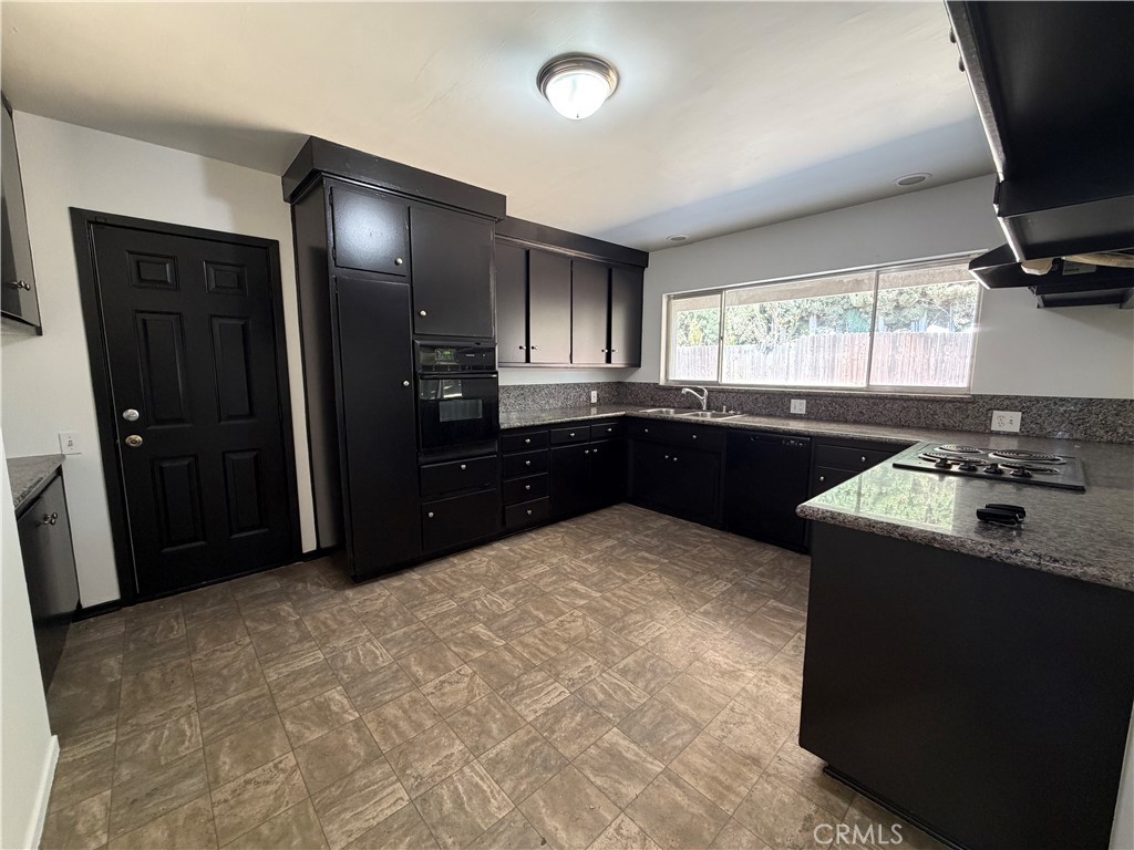 5748 Chelsea Court Rialto, CA 92377 - Photo 8 of 54 Gallery Image 8