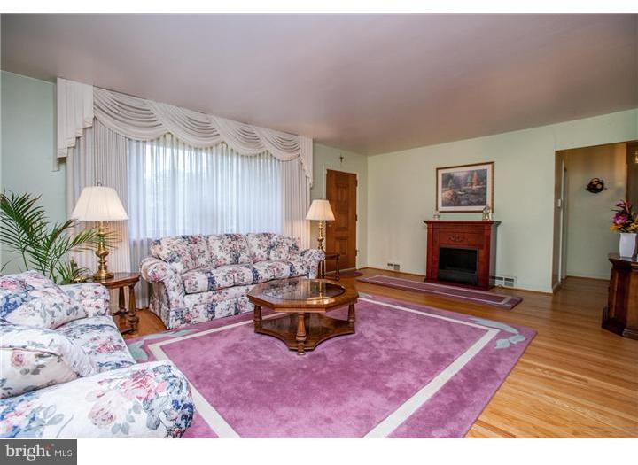 145 Ridgefield Road Newtown Square, PA 19073 - Photo 3 of 18 Living Room