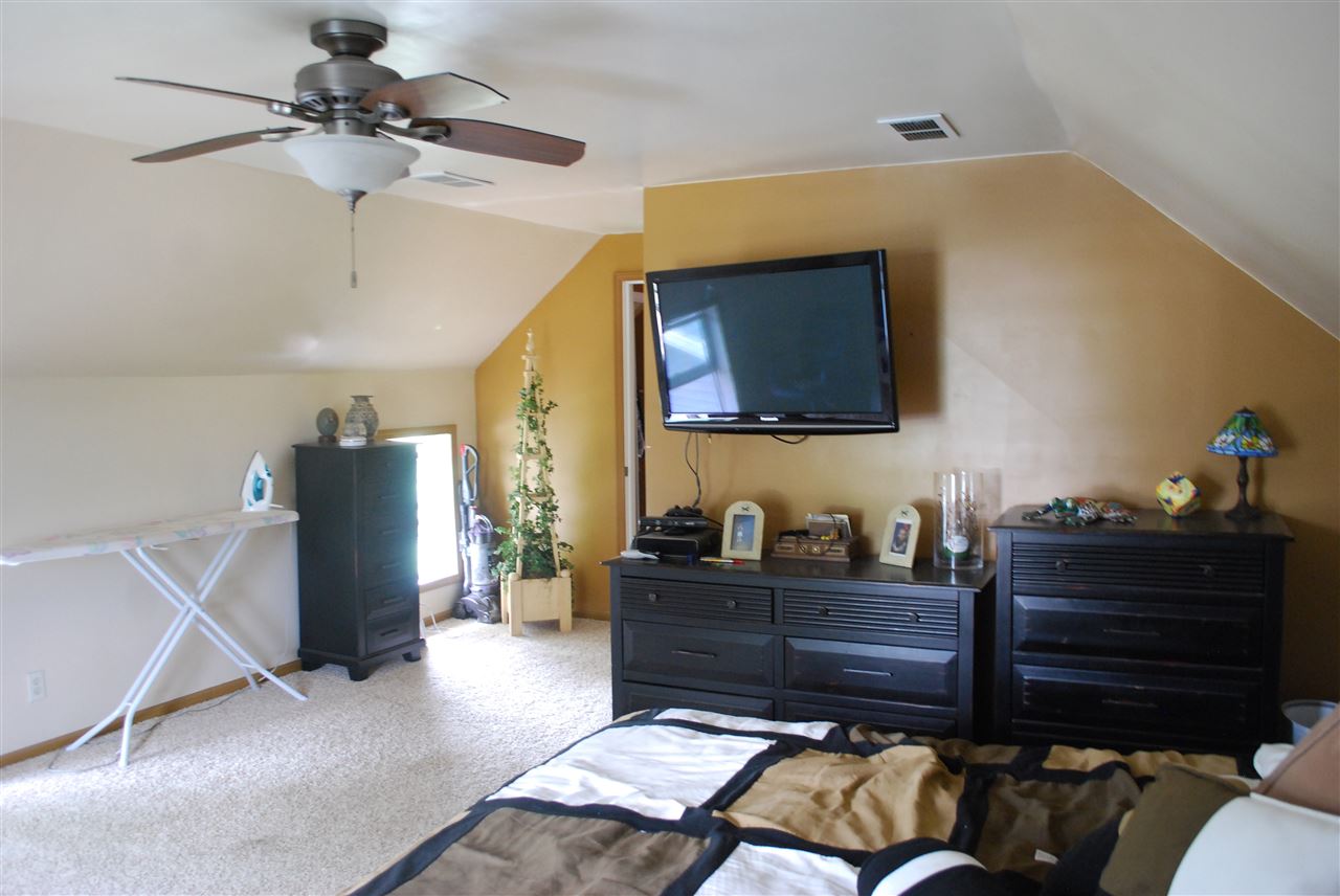 9584 East Pleasant Valley Road Shepherd, MI 48883 - Photo 17 of 30 1851243-16.JPG