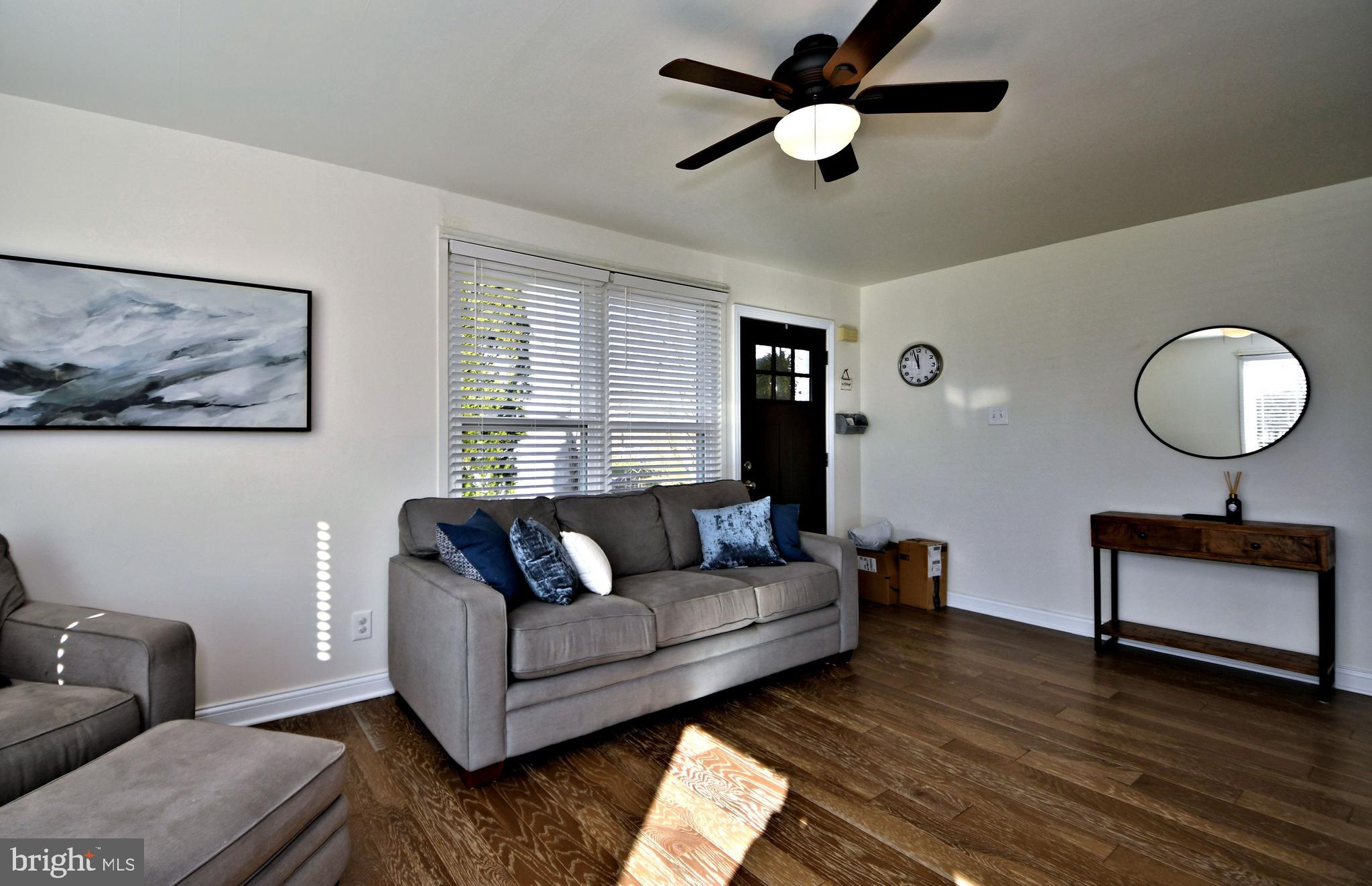 1811 Surrey Road Oreland, PA 19075 - Photo 7 of 48 Living room