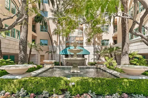 a view of a fountain in front of house
