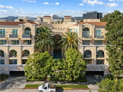 $2,395,000 | 11500 San Vicente Boulevard, Unit 202, Los Angeles, CA 90049
