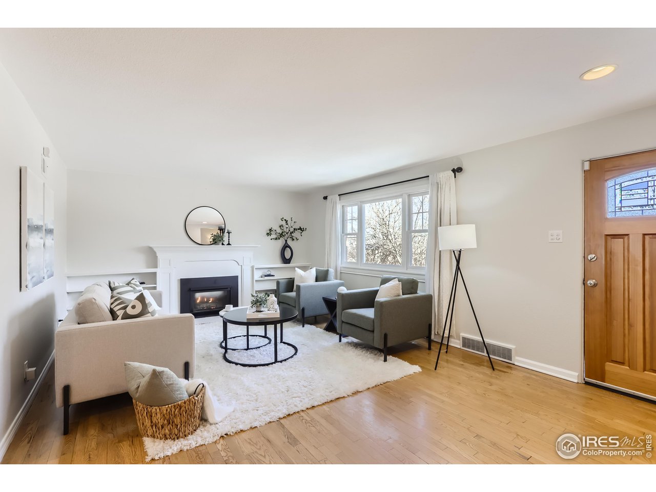 715 15th Street Boulder, CO 80302 - Photo 11 of 38 Living Room