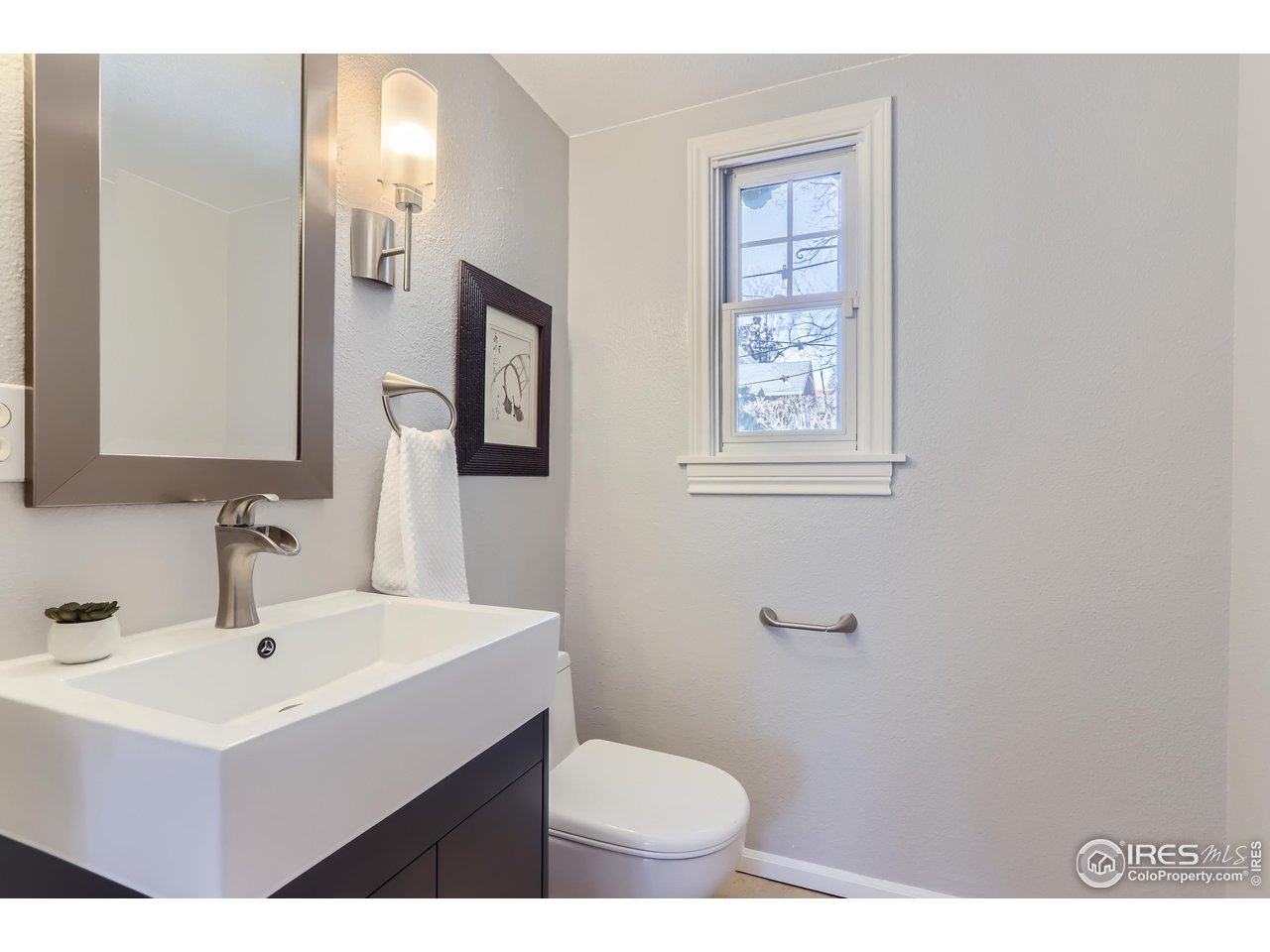 715 15th Street Boulder, CO 80302 - Photo 13 of 38 Powder Room