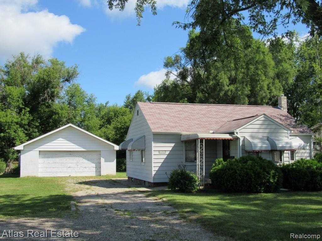 4267 East Bristol Road Burton, MI 48519 - Photo 2 of 10 front 2.jpg