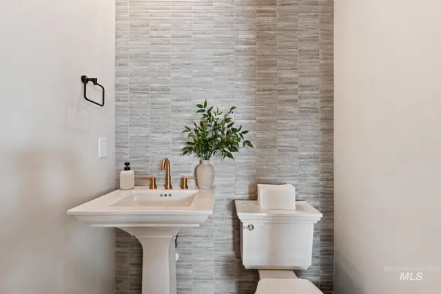 $1,245,000 | 7755 West Flathead Lake Street, Eagle, ID 83616