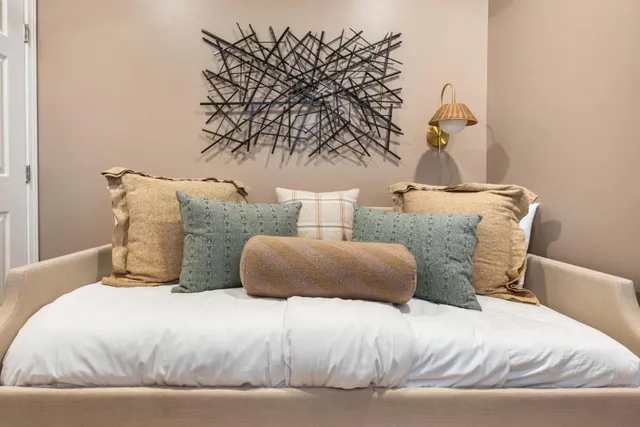 $1,700 | 1351 Oxford Road Northeast, Unit 2, Atlanta, GA 30307