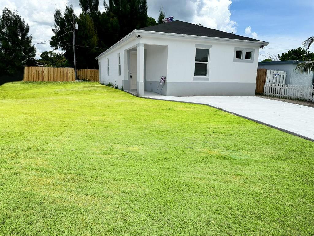 1185 Highview Road Lantana, FL 33462 - Photo 1 of 13 Photo 1