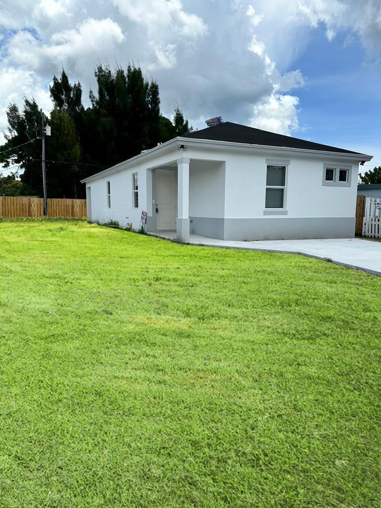 1185 Highview Road Lantana, FL 33462 - Photo 2 of 13 Photo 2