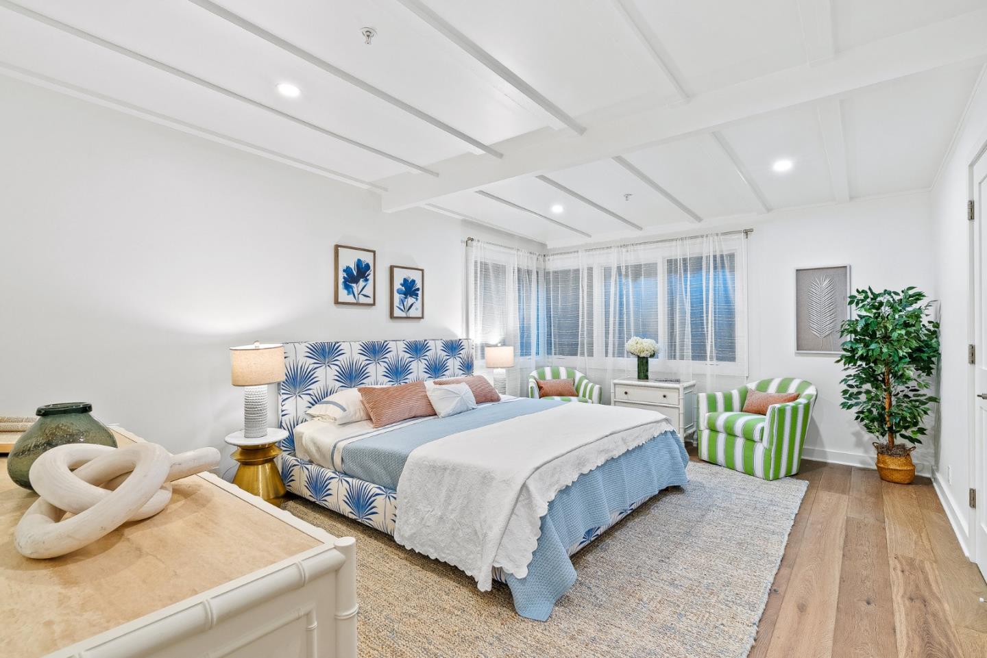 0 Santa Fe 4 Se Of Ocean Avenue Carmel, CA 93923 - Photo 25 of 34 a bedroom with a bed and a table