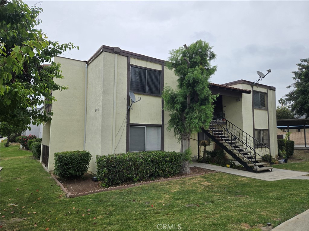 10979 Rincon Street Loma Linda, CA 92354 - Photo 1 of 13 a front view of a house with garden