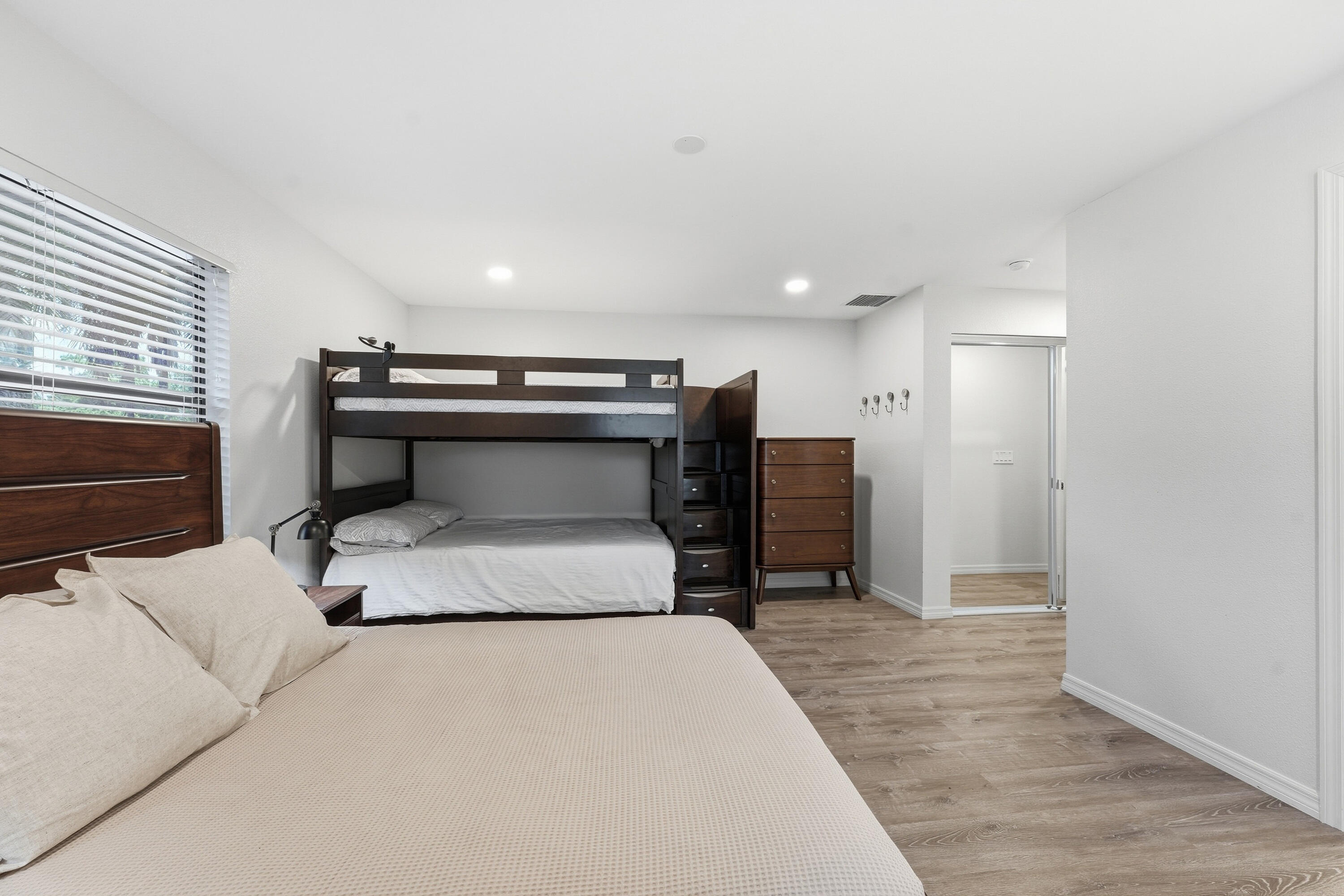 200 Windy Point Road Lake Placid, FL 33852 - Photo 26 of 74 a bedroom with a bed and a television
