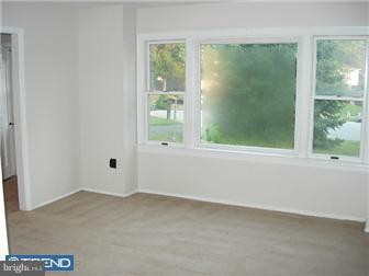 20 Ricci Lane Newark, DE 19702 - Photo 2 of 12 Living Room