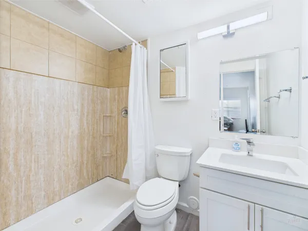 $2,025 | 911 West 22nd Street, Unit 405, Austin, TX 78705