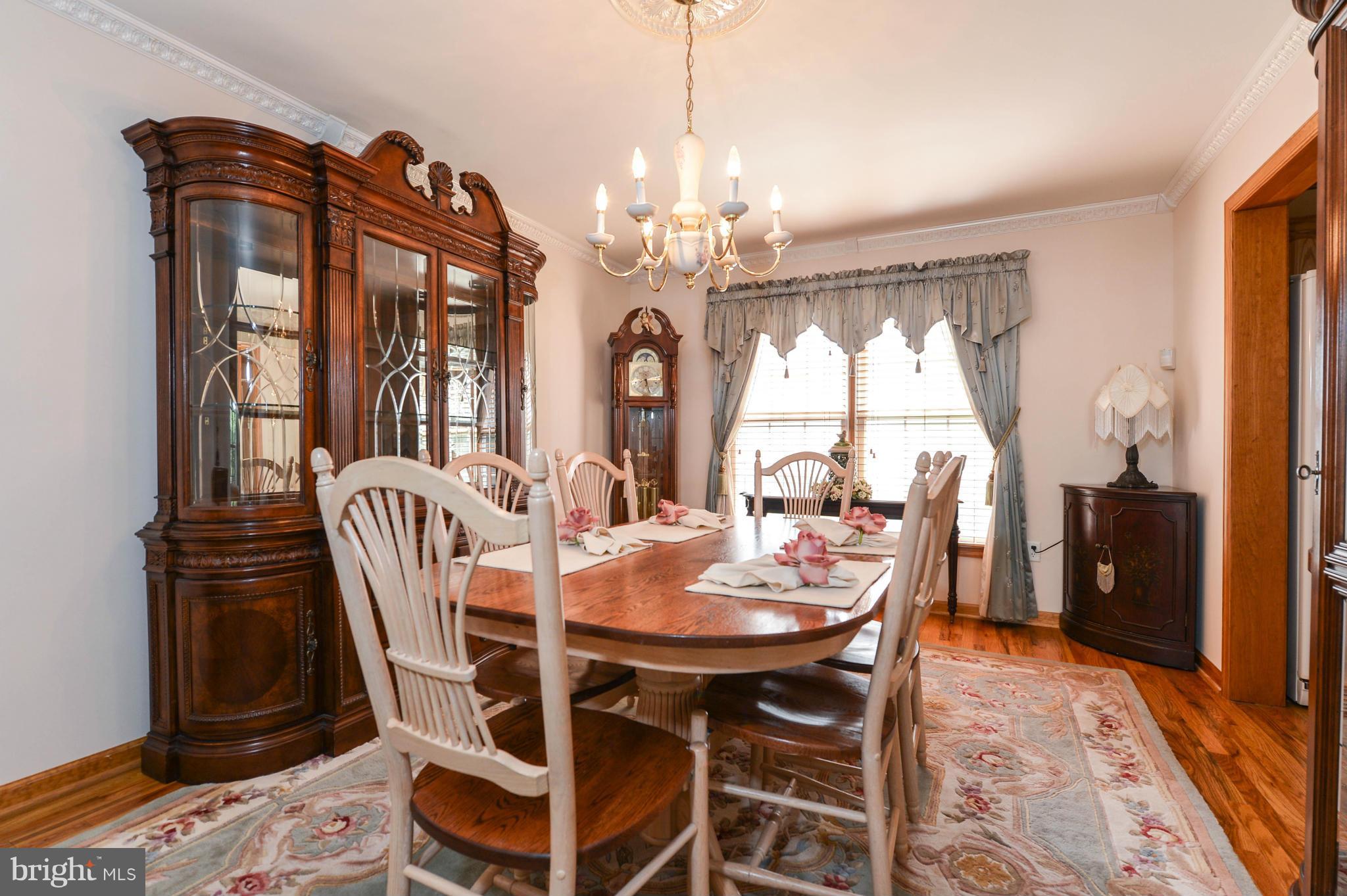 Beautiful Wood Floors in Dining Room