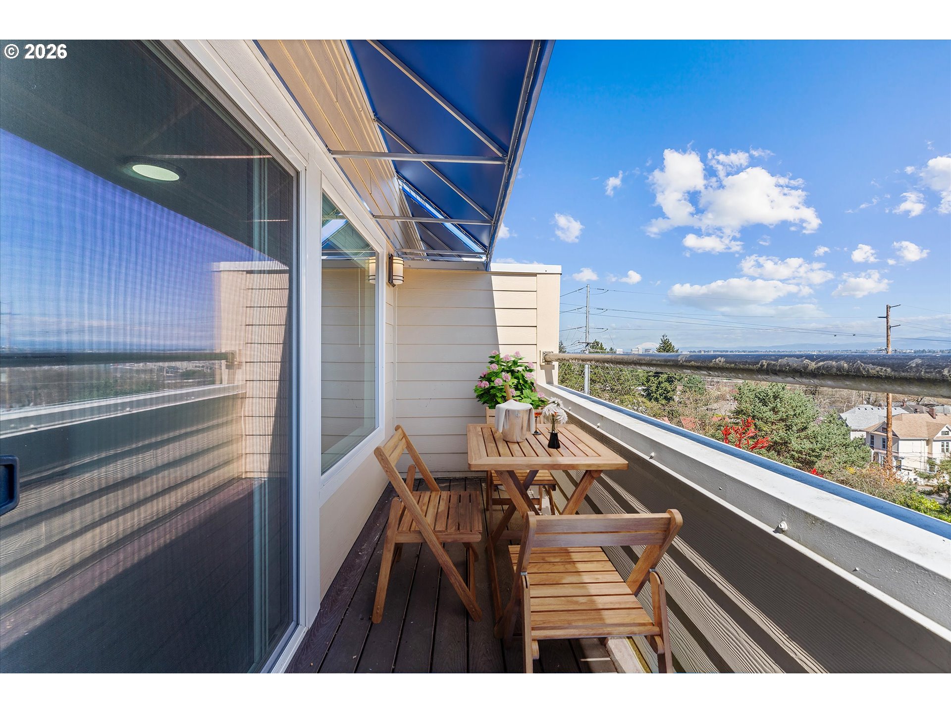 3515 Southwest Barbur Boulevard, Unit R1 Portland, OR 97239 - Photo 5 of 23 Deck