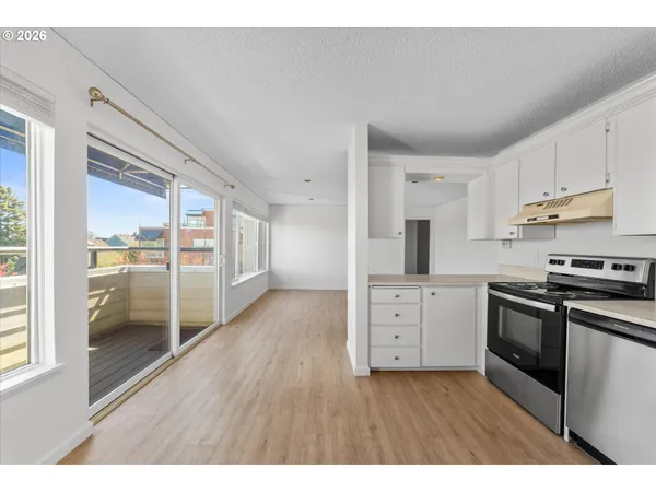 $250,000 | 3515 Southwest Barbur Boulevard, Unit R1, Portland, OR 97239