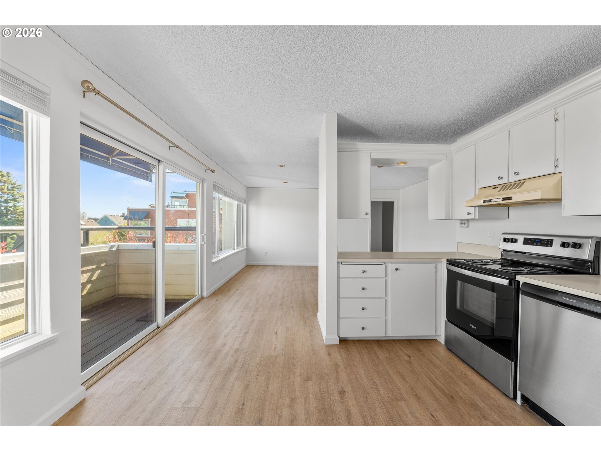 3515 Southwest Barbur Boulevard, Unit R1 Portland, OR 97239 - Photo 6 of 23 Kitchen