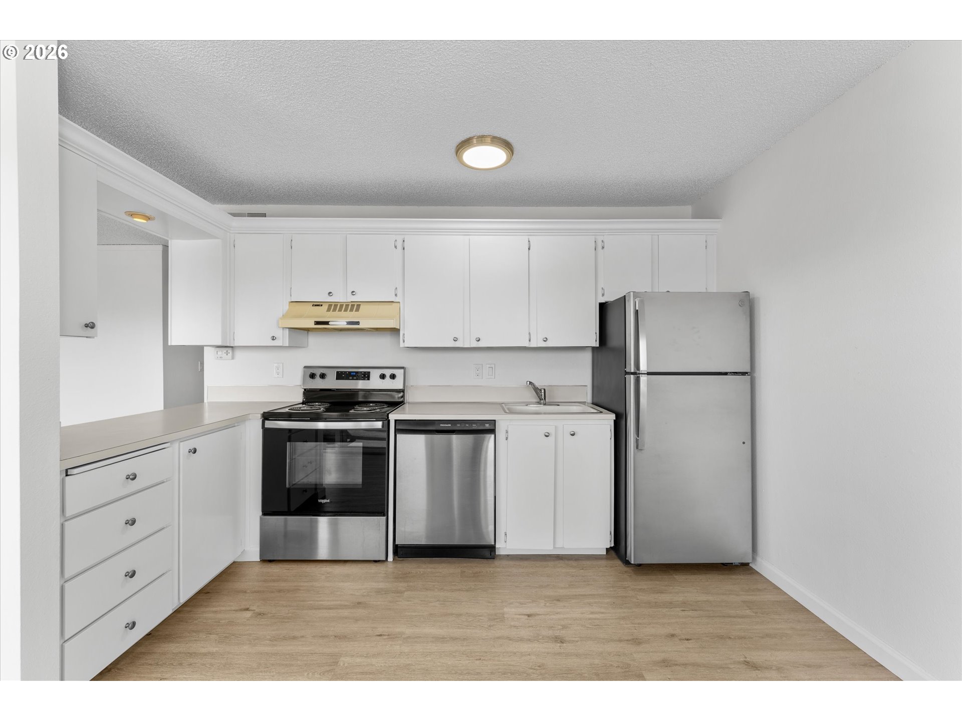 3515 Southwest Barbur Boulevard, Unit R1 Portland, OR 97239 - Photo 7 of 23 Kitchen