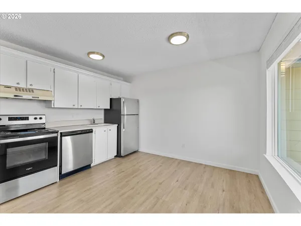 $250,000 | 3515 Southwest Barbur Boulevard, Unit R1, Portland, OR 97239