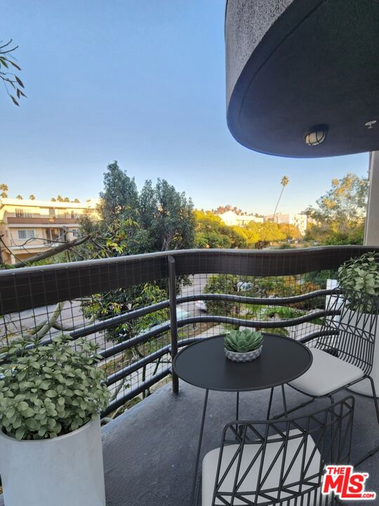 832 3rd Street, Unit 301 Santa Monica, CA 90403 - Photo 4 of 21