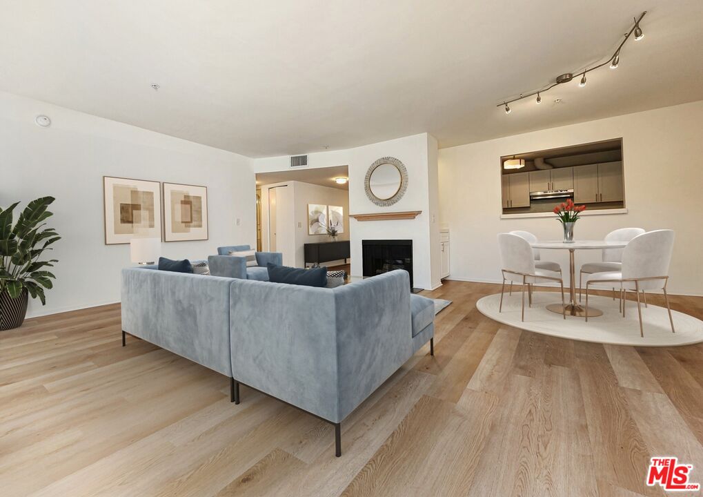832 3rd Street, Unit 301 Santa Monica, CA 90403 - Photo 8 of 21