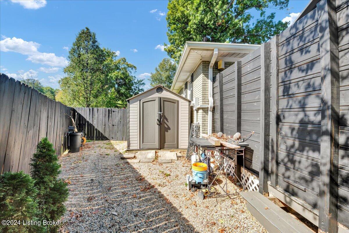 325 Bramton Road Louisville, KY 40207 - Photo 46 of 61 51-325 Bramton Rd