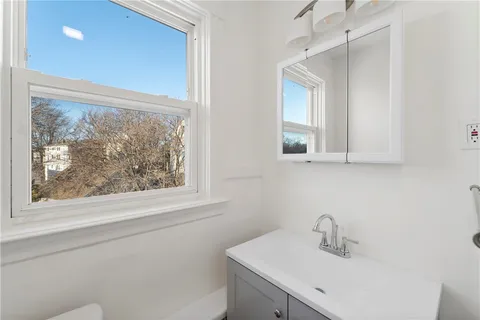 $2,250 | 19 Vale Street, Unit 3, Providence, RI 02908