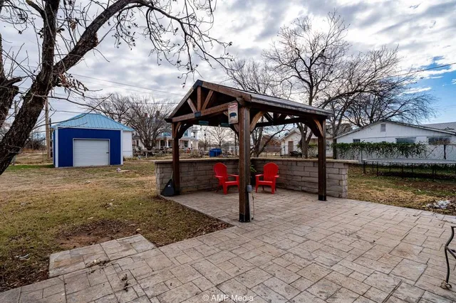 a view of house with outdoor space