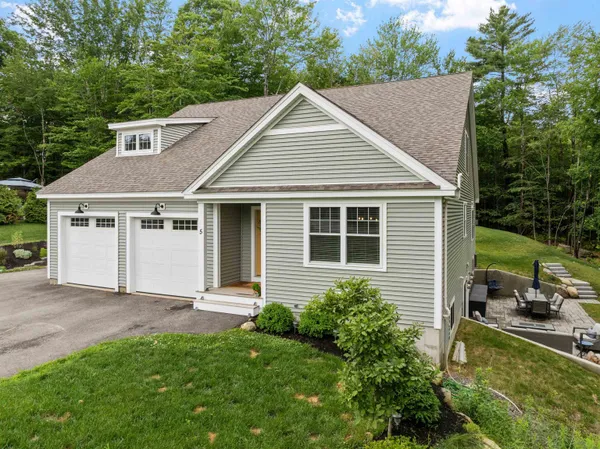 $995,000 | 5 Hamilton Court, Bow, NH 03304