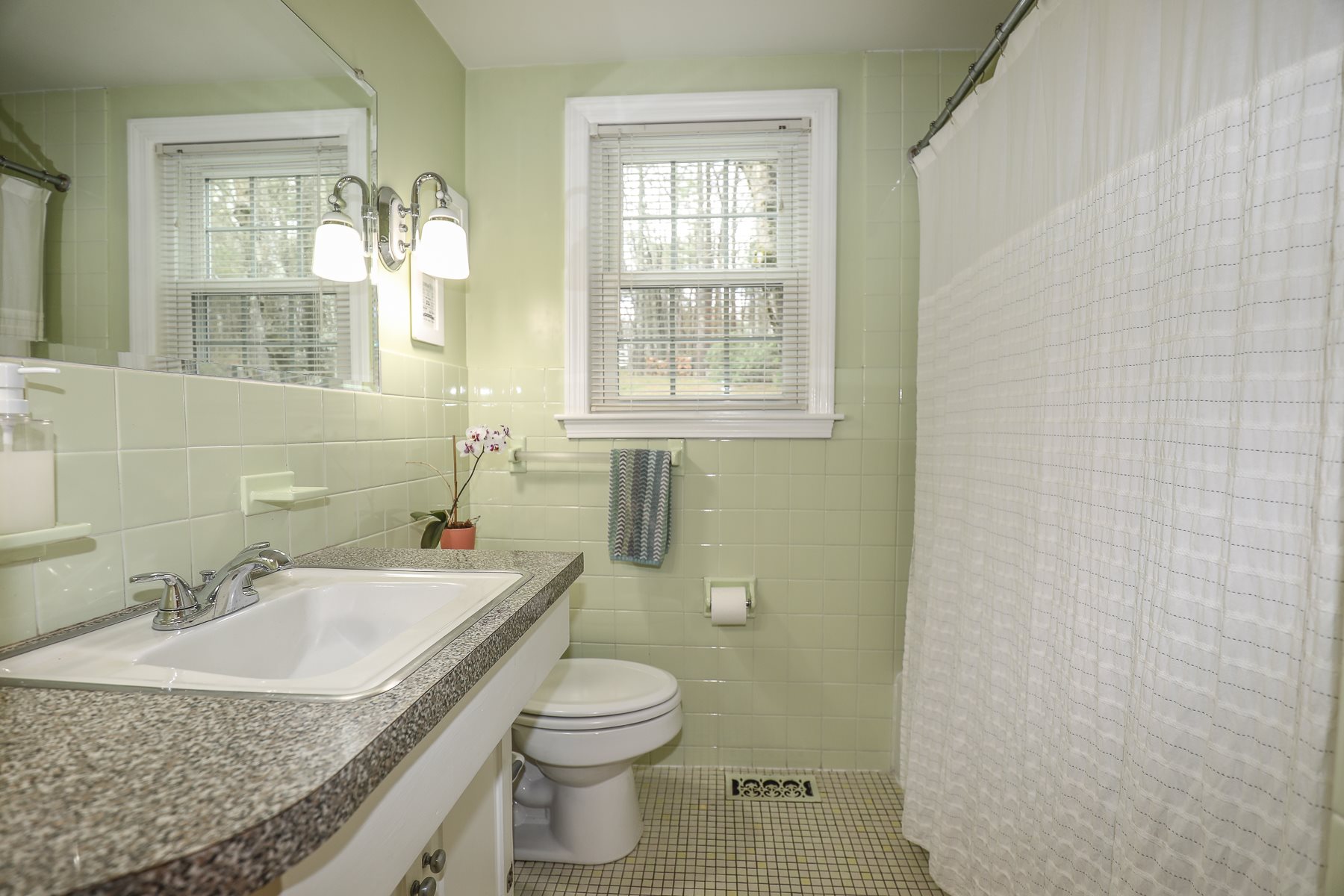 25 Smith Road Bedford, NH 03110 - Photo 13 of 35
