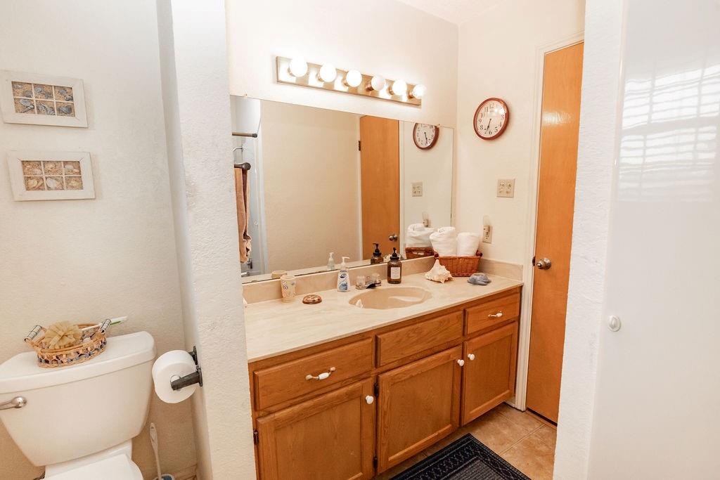 471 Hcr 3335 Road Hubbard, TX 76648 - Photo 22 of 40 a spacious bathroom with a double vanity sink and a mirror
