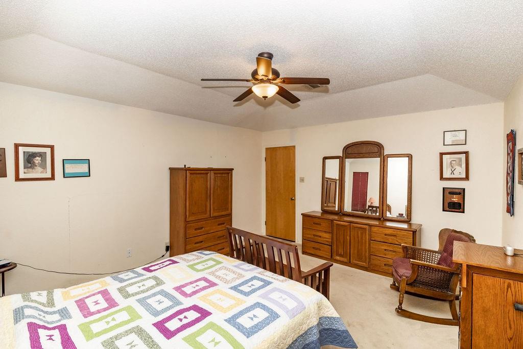 471 Hcr 3335 Road Hubbard, TX 76648 - Photo 8 of 40 a bedroom with a bed dresser and a desk