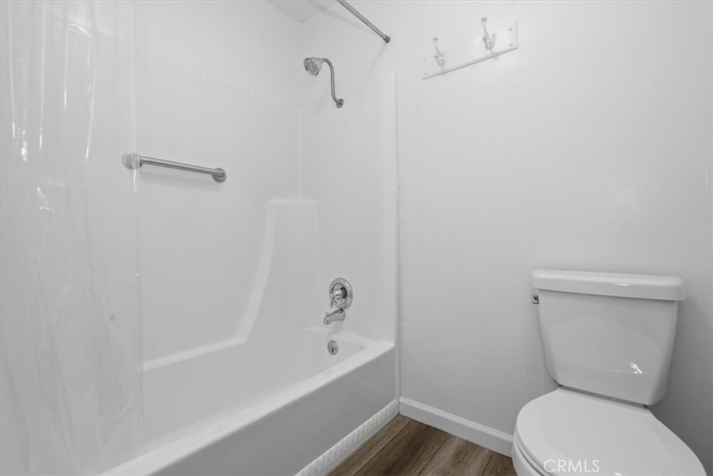 7869 Sycamore Avenue Riverside, CA 92504 - Photo 21 of 36 a bathroom with a toilet and a bathtub