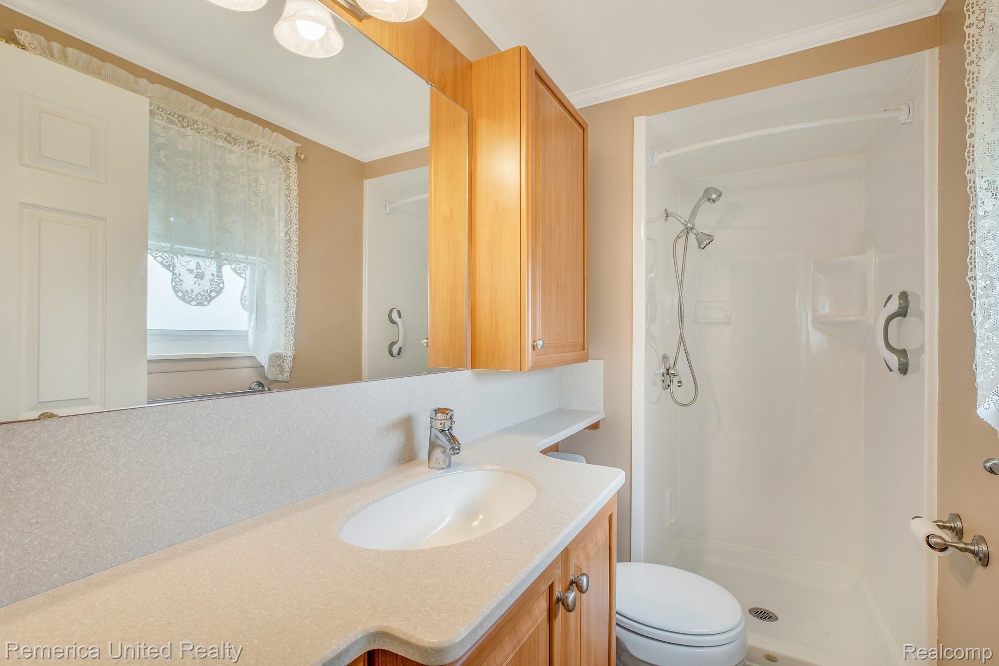 6120 North Beck Road Canton, MI 48187 - Photo 22 of 39 masterbath.jpg