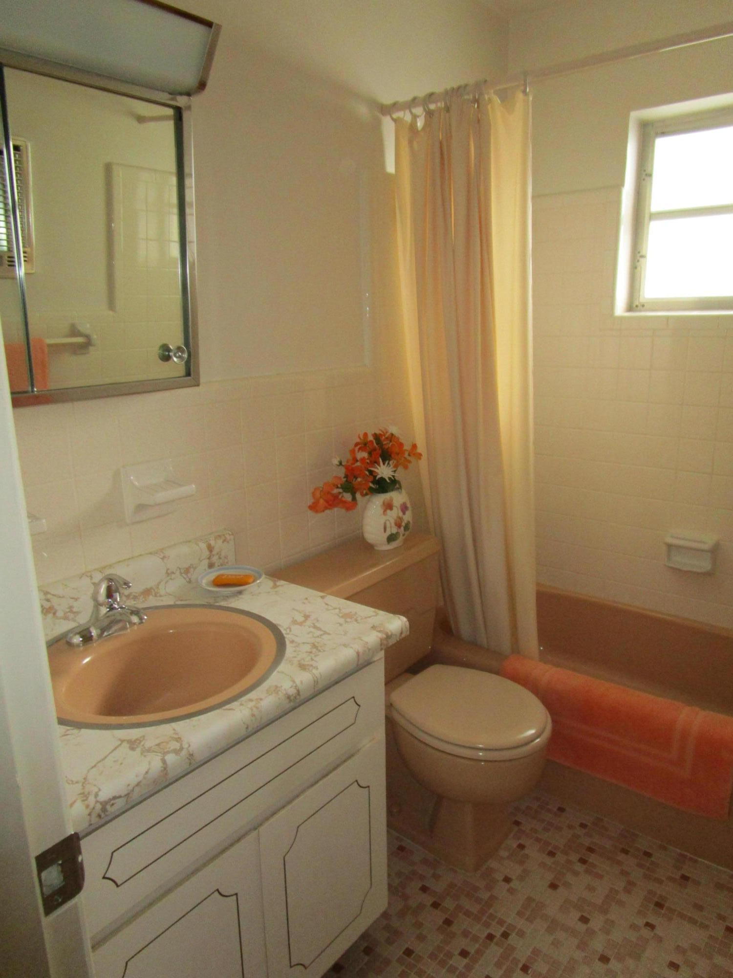 722 Ridge Road, Unit 14 Lantana, FL 33462 - Photo 11 of 13 Bath