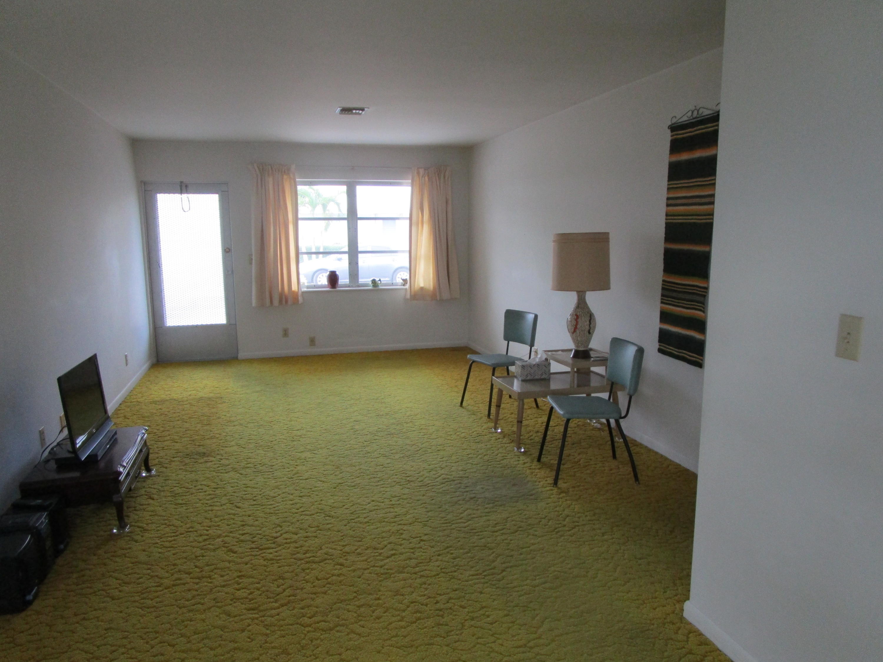 722 Ridge Road, Unit 14 Lantana, FL 33462 - Photo 3 of 13 Living room