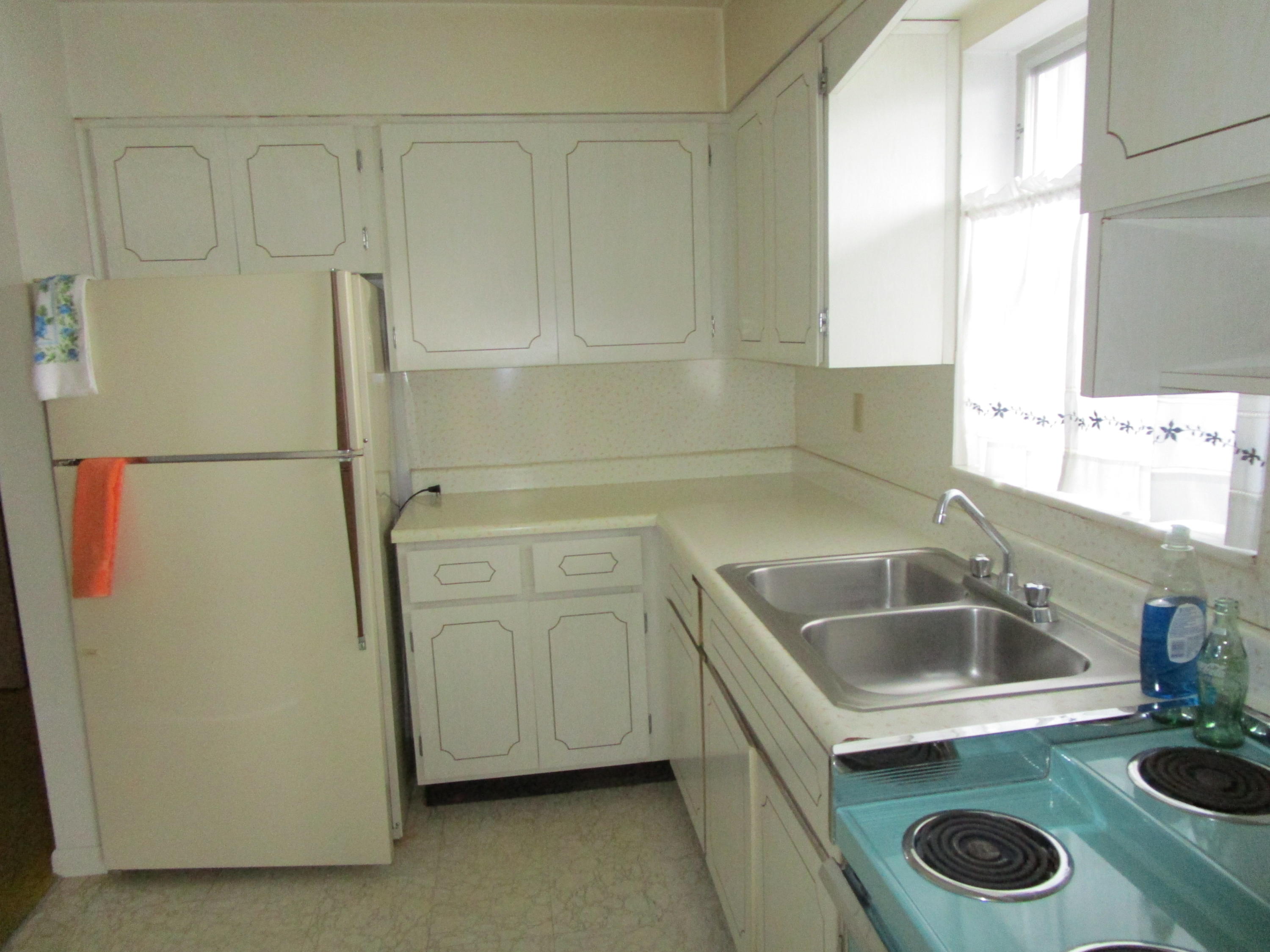 722 Ridge Road, Unit 14 Lantana, FL 33462 - Photo 6 of 13 Kitchen