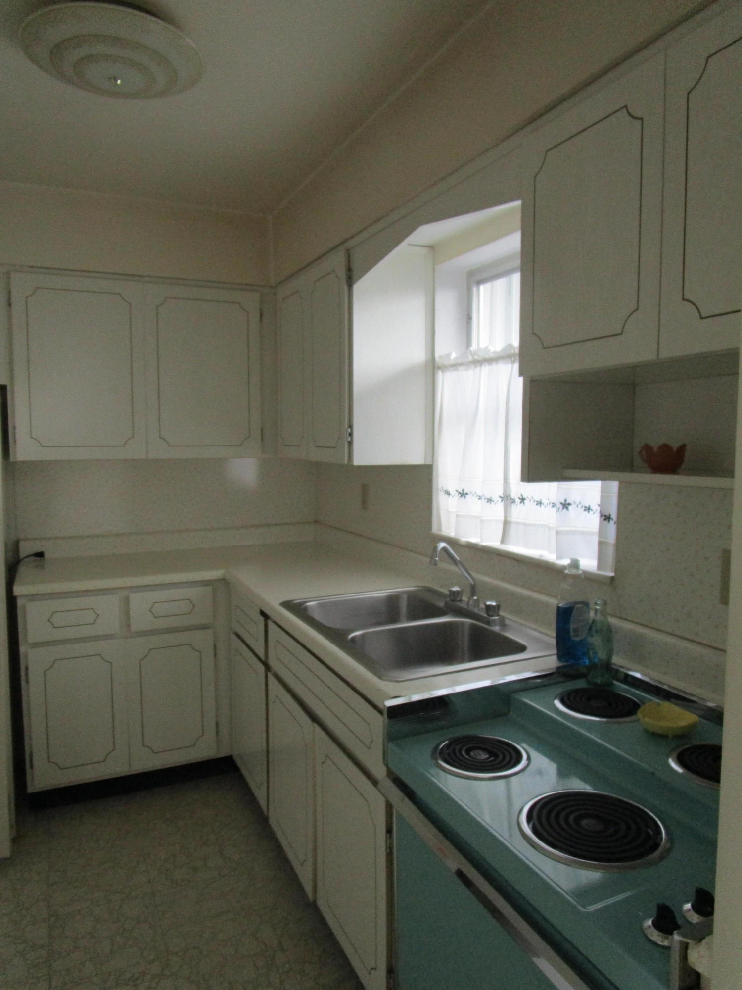 722 Ridge Road, Unit 14 Lantana, FL 33462 - Photo 7 of 13 Kitchen