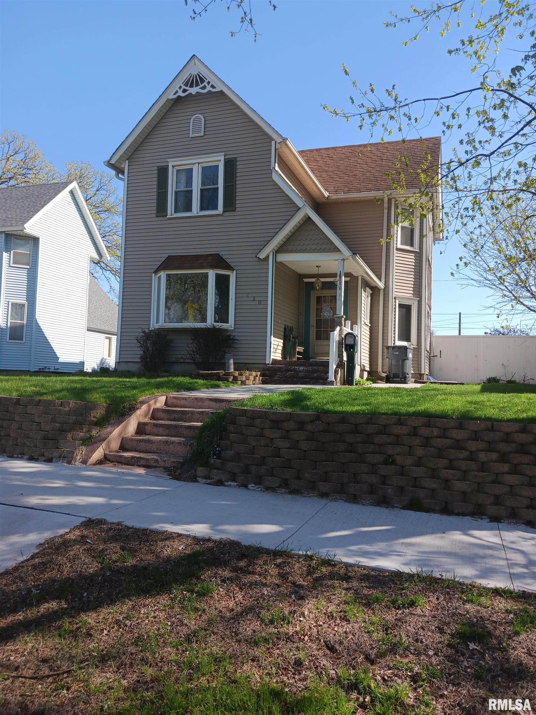 230 17th Place Clinton, IA 52732 - Photo 1 of 8 Gallery Image 1