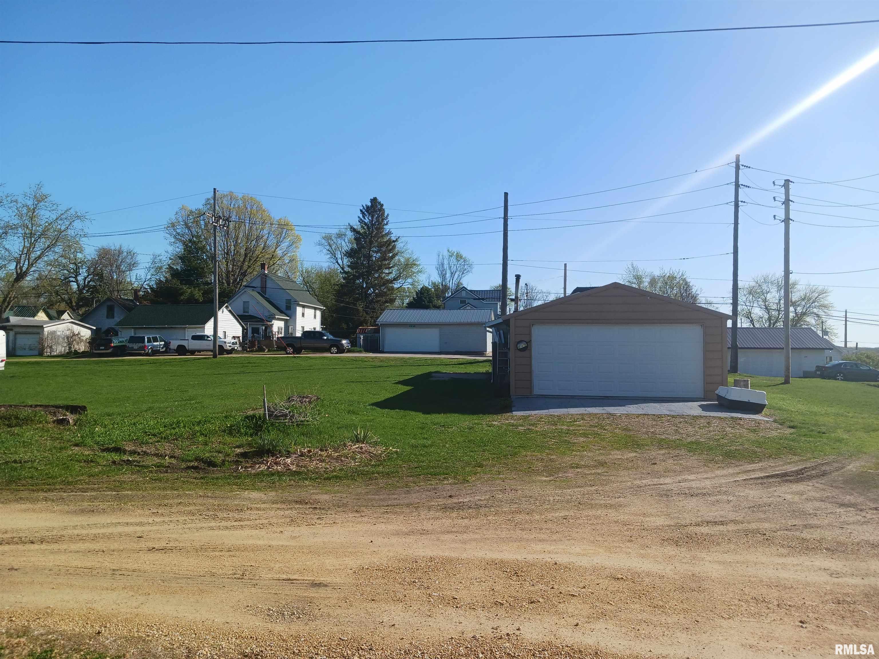 230 17th Place Clinton, IA 52732 - Photo 4 of 8 Gallery Image 4