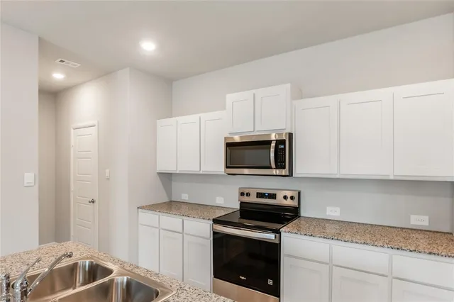 $2,100 | 3137 Pecan Farm Lane, Fort Worth, TX 76140